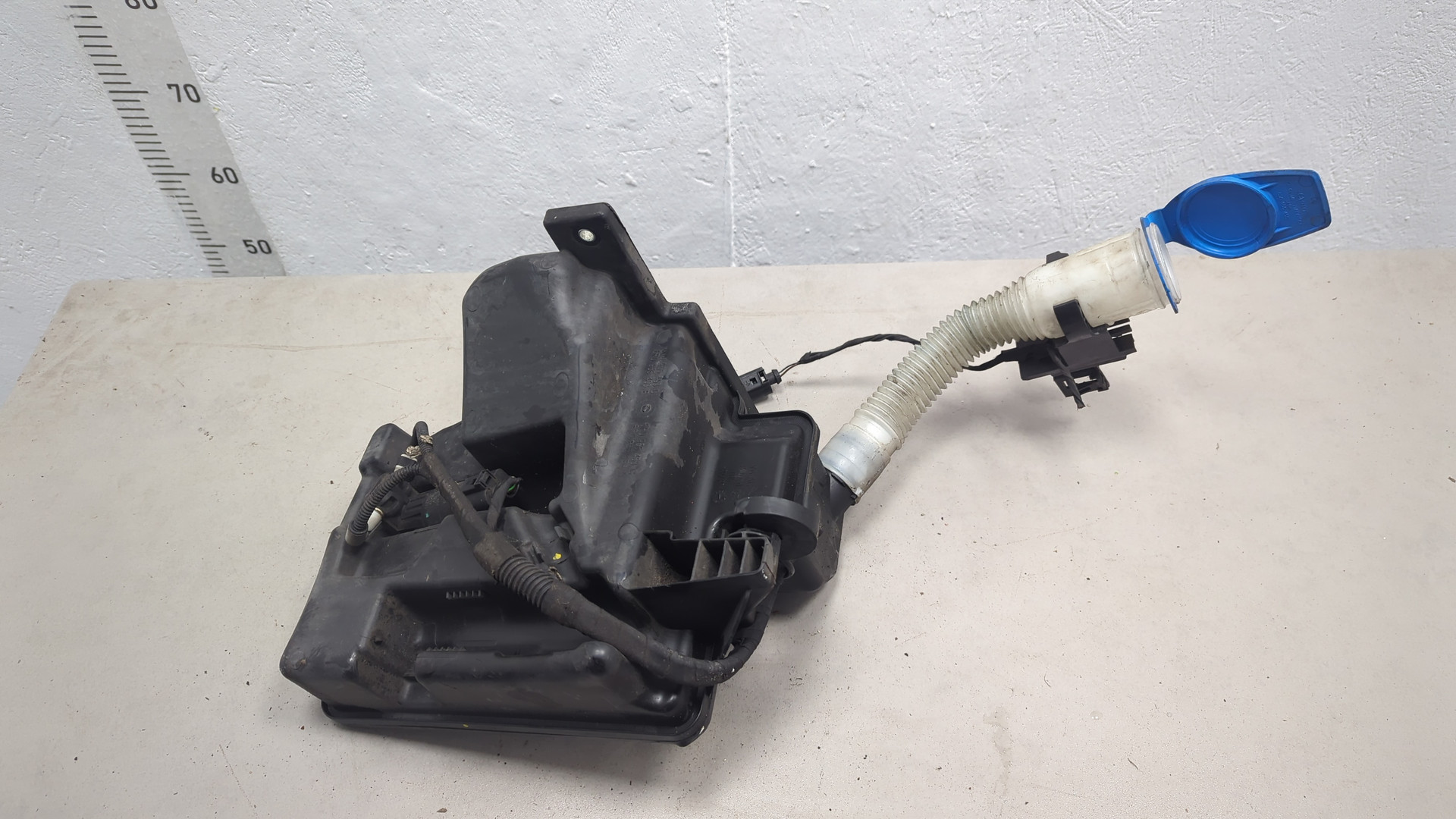 Бачок омывателя лобового стекла