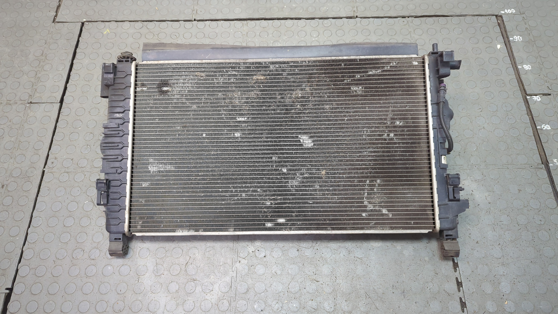 Радиатор охлаждения двигателя основной