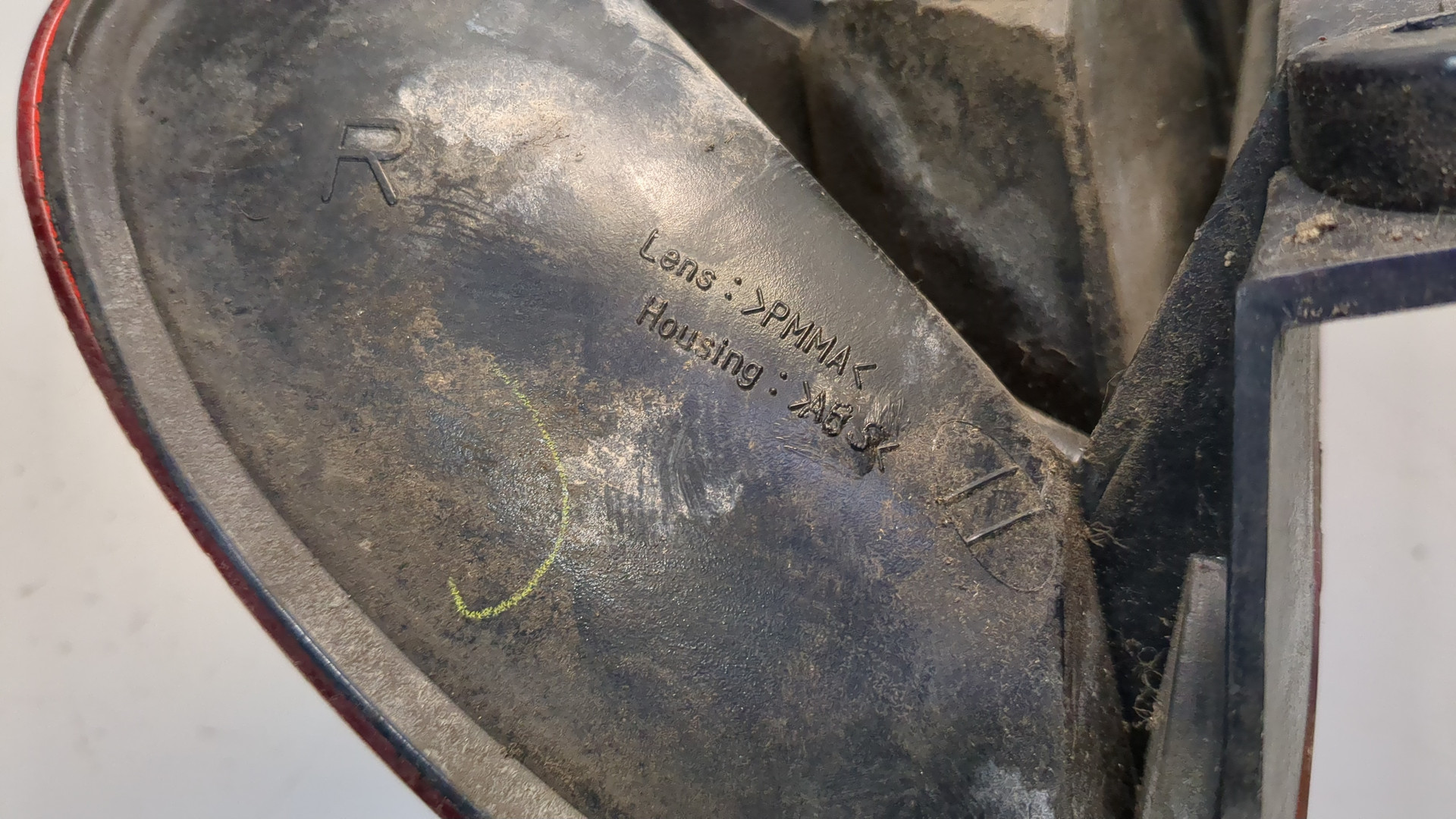 Фонарь задний правый