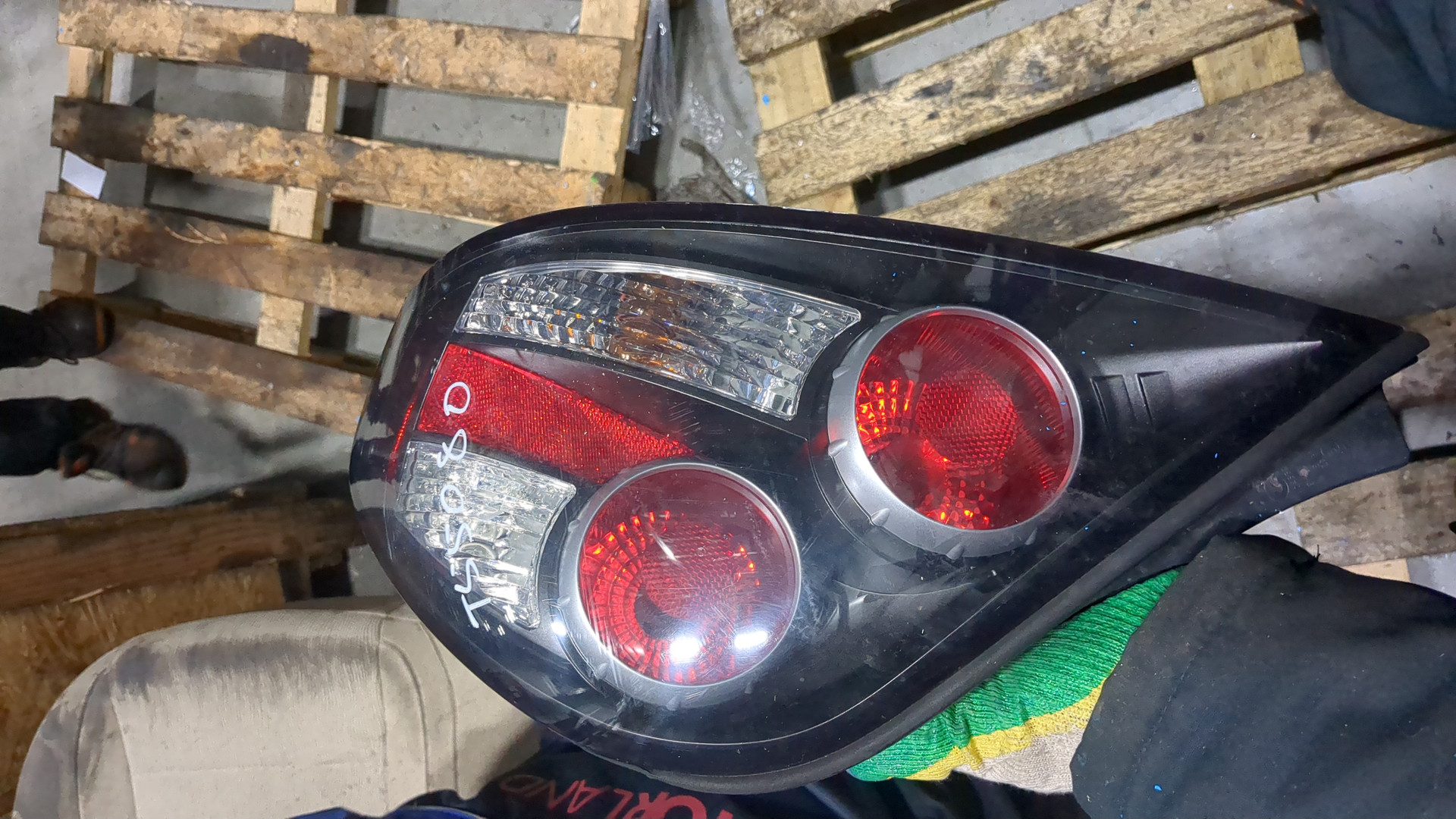 Фонарь задний правый