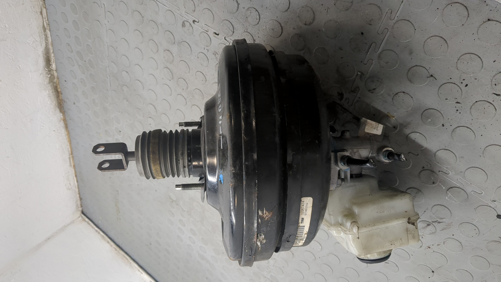 Цилиндр тормозной главный