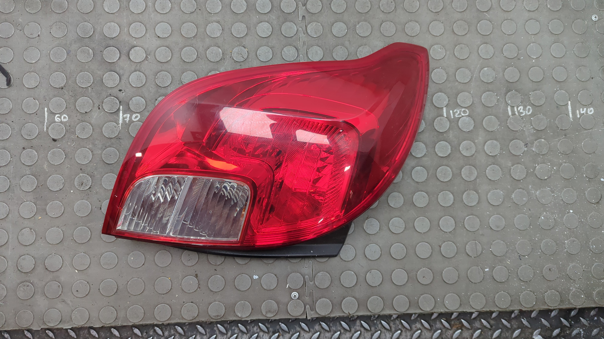 Фонарь задний правый