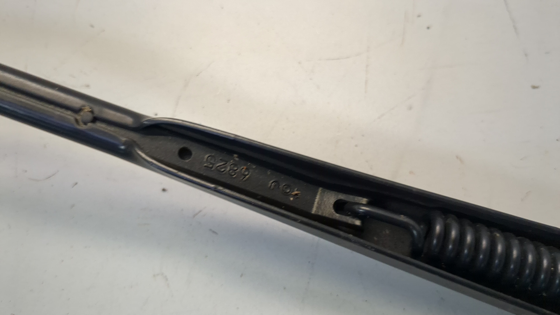 Поводок стеклоочистителя передний правый