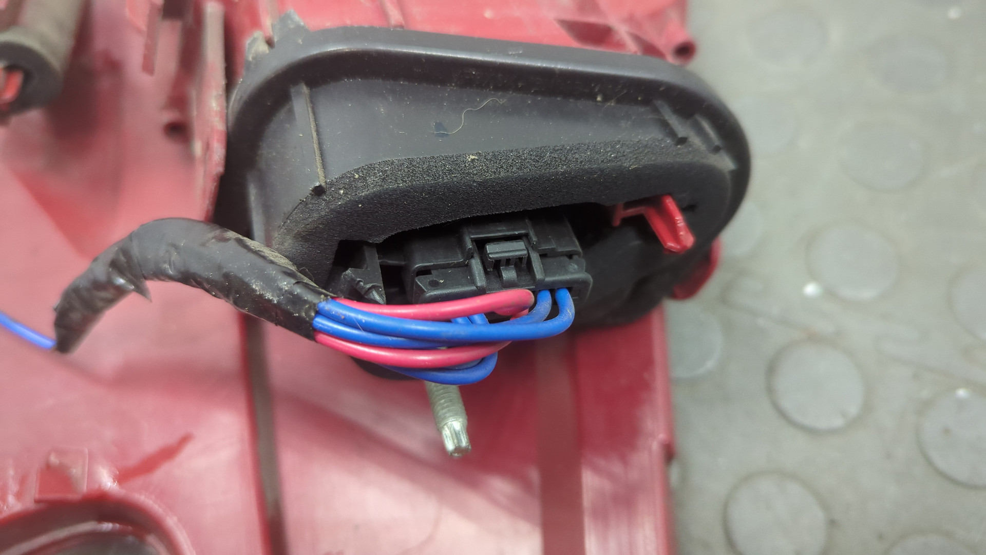 Фонарь задний левый