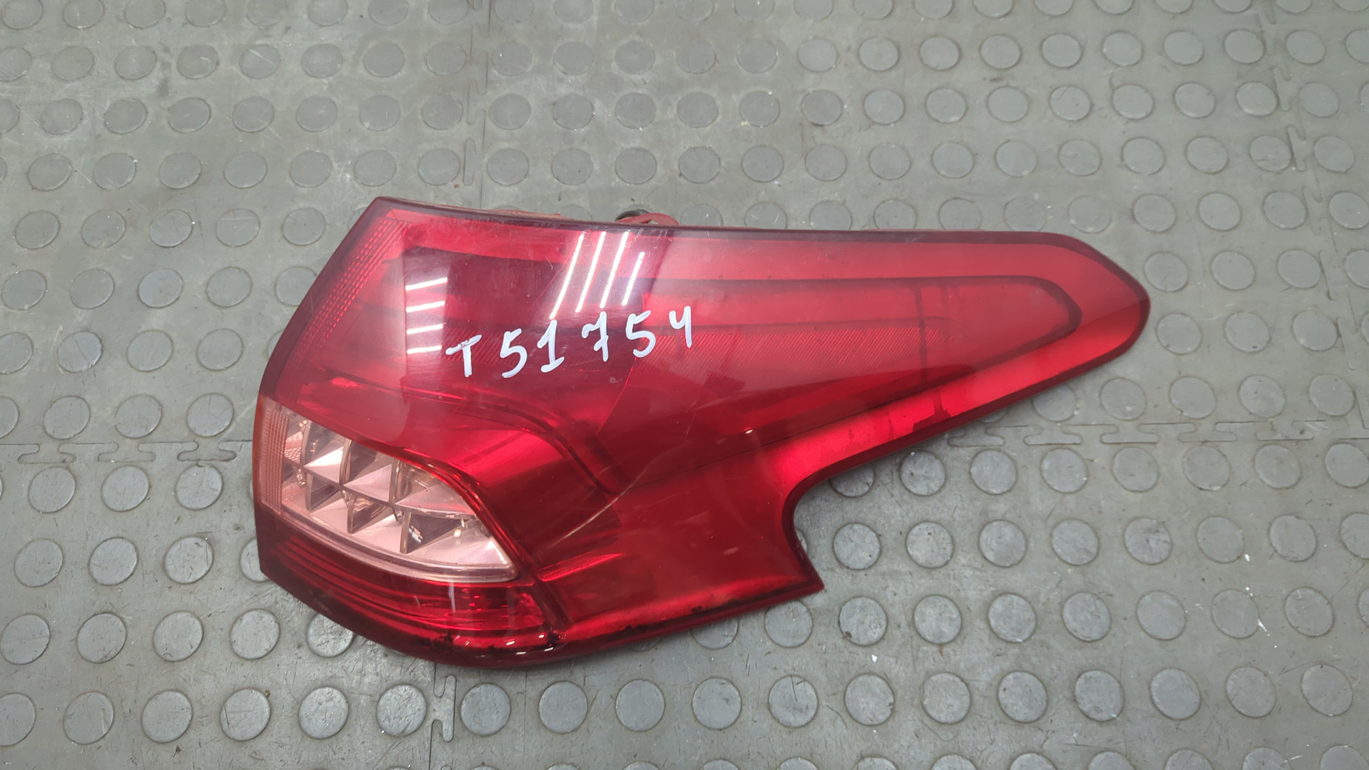 Фонарь задний правый
