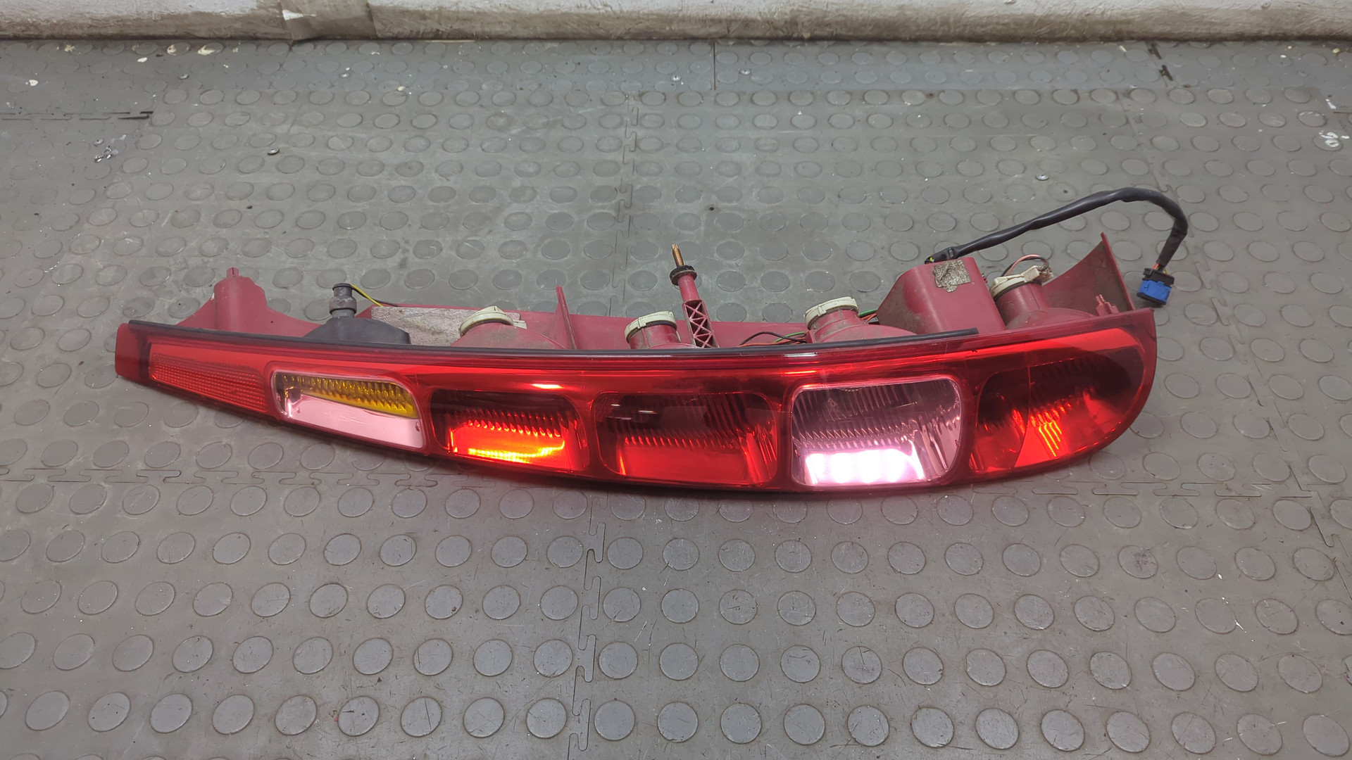 Фонарь задний правый