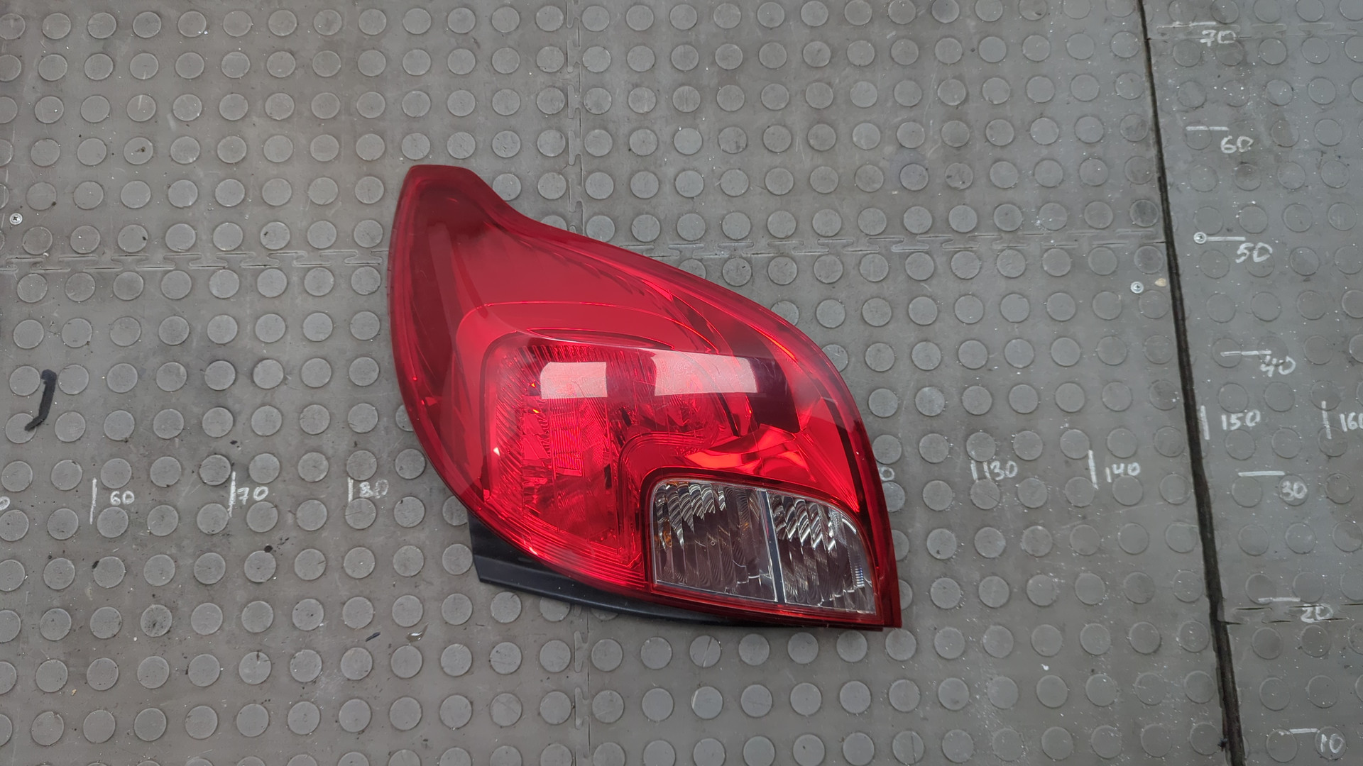 Фонарь задний правый