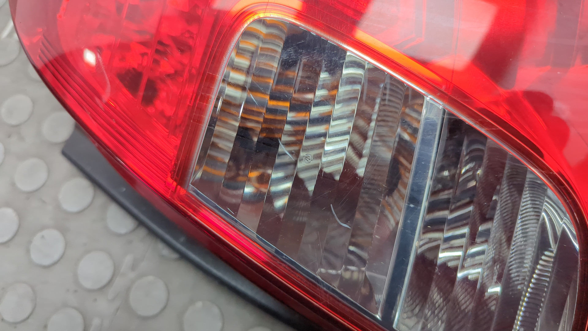 Фонарь задний правый