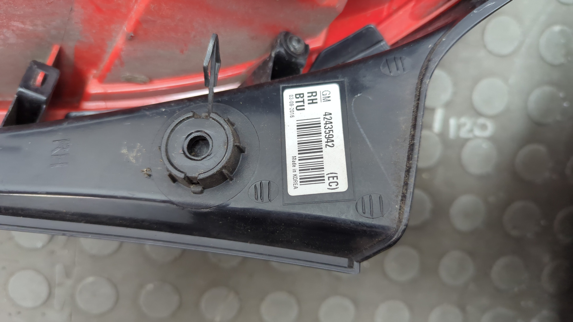 Фонарь задний правый