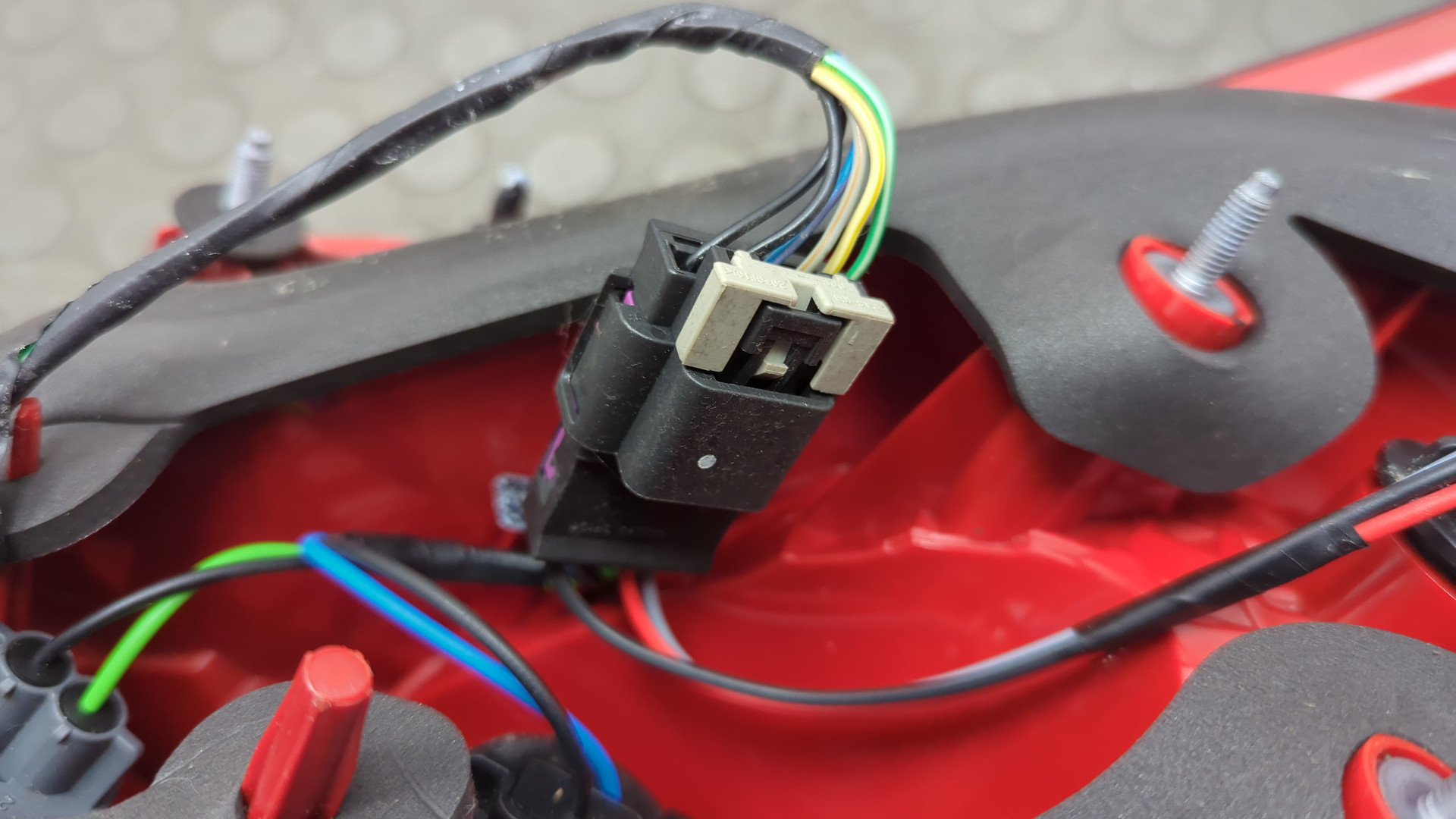 Фонарь задний правый