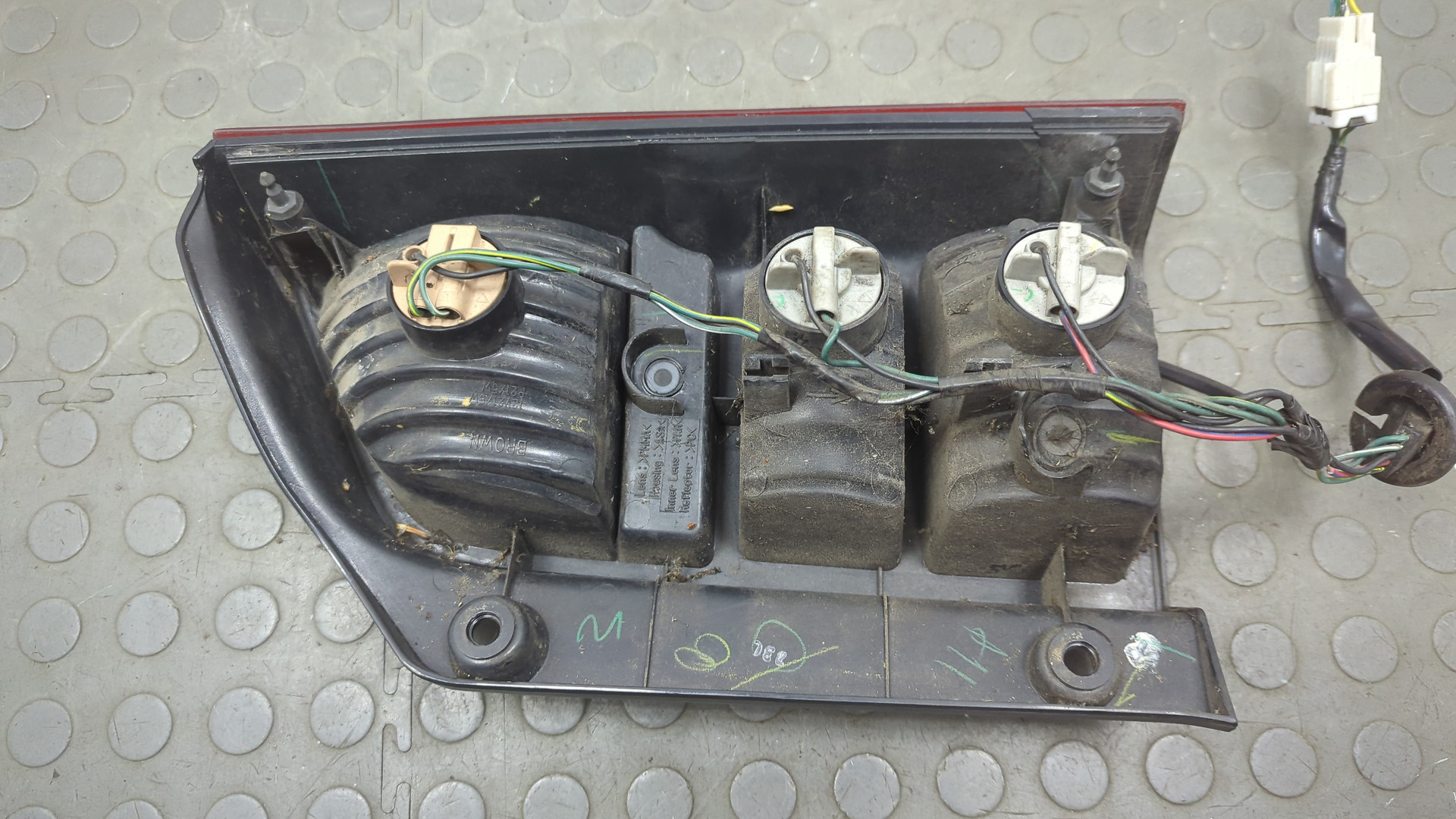 Фонарь задний левый