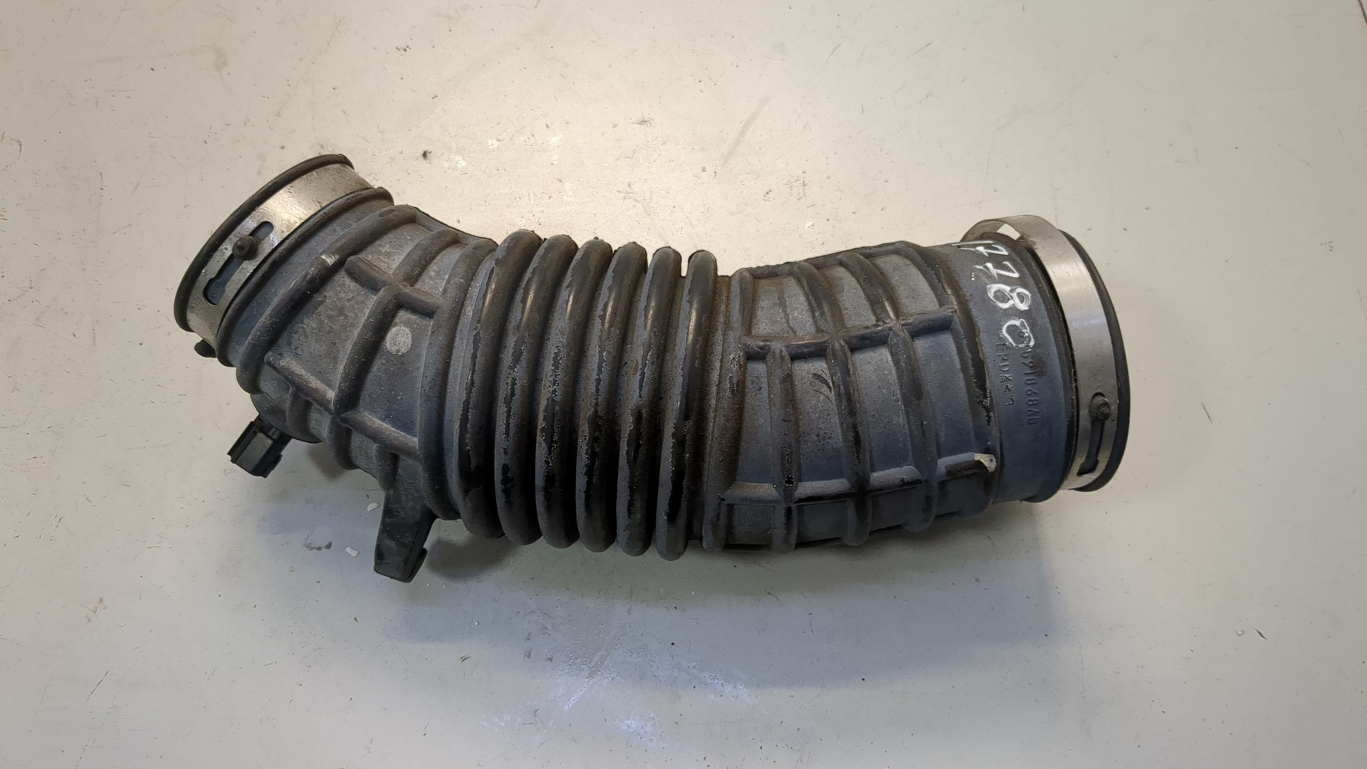 Патрубок воздушного фильтра