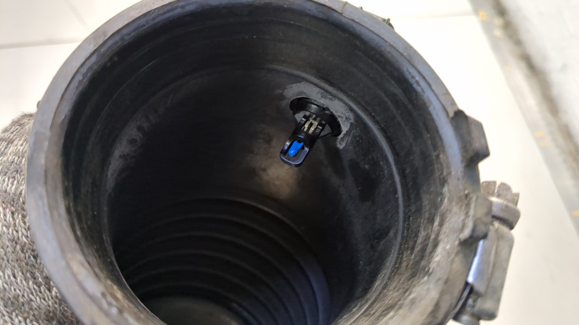 Патрубок воздушного фильтра