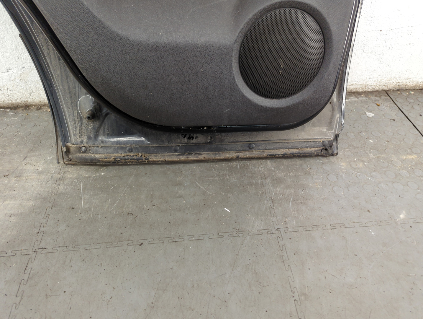 Дверь задняя левая