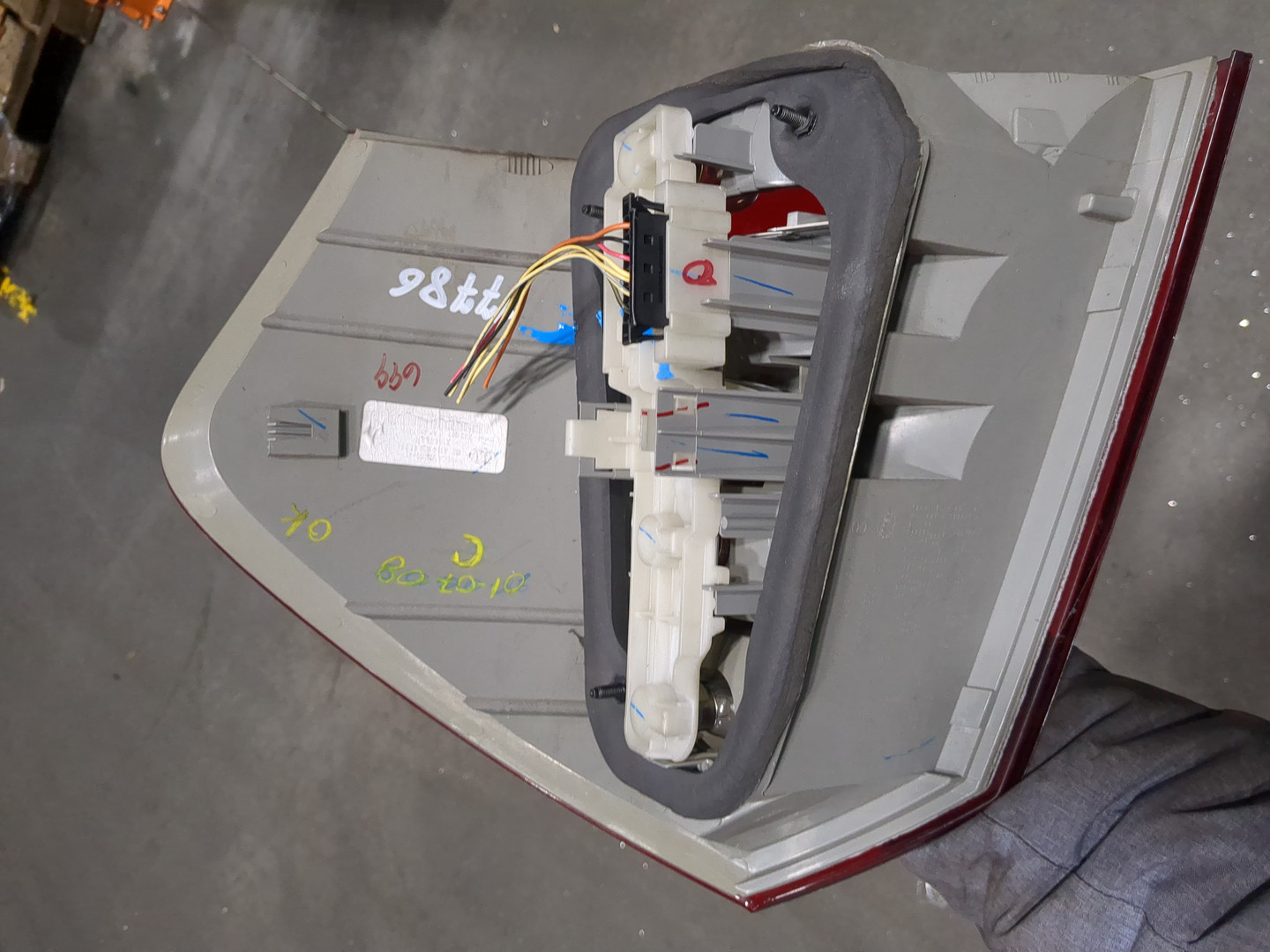 Фонарь задний левый