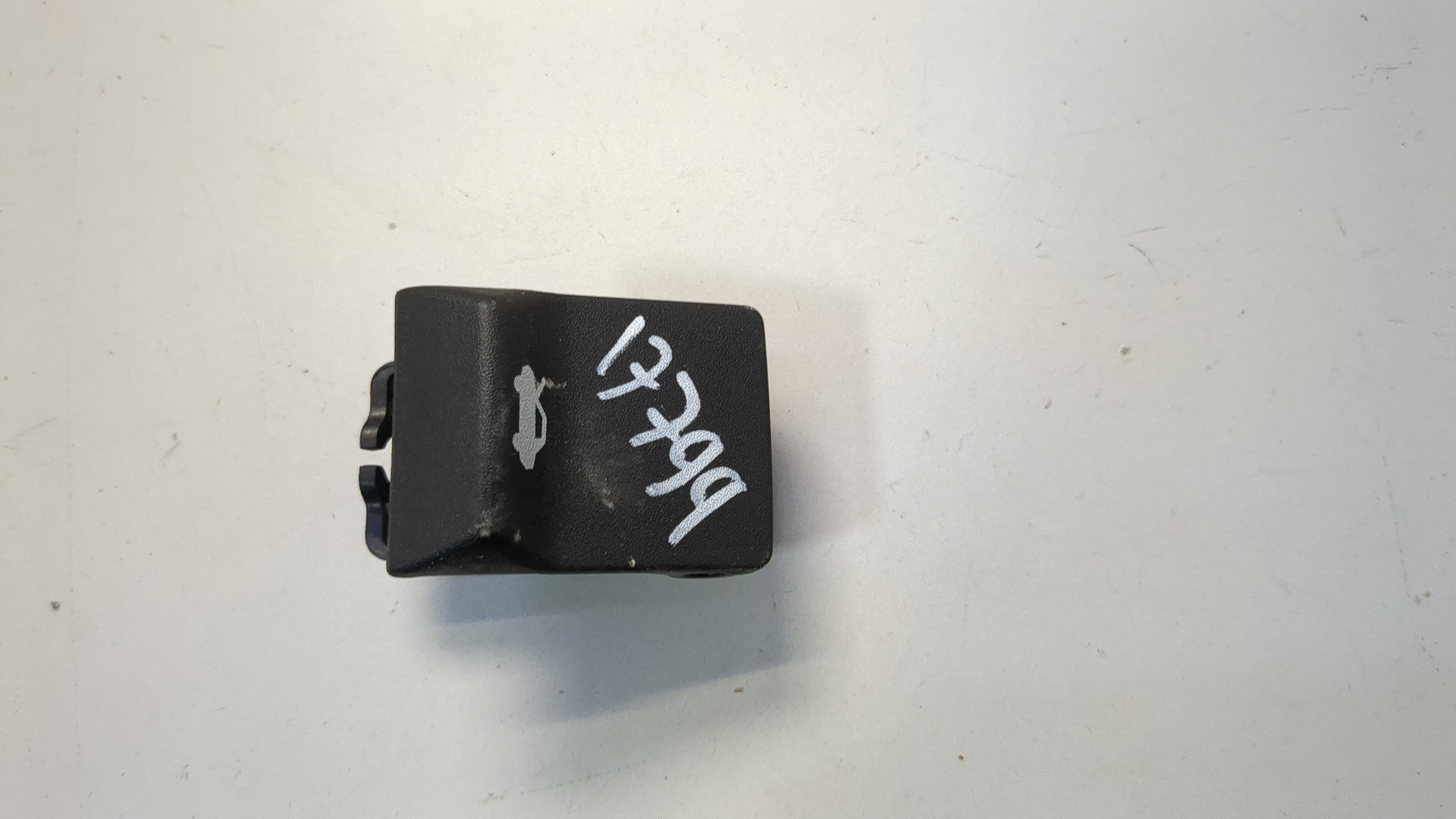 Ручка открывания капота