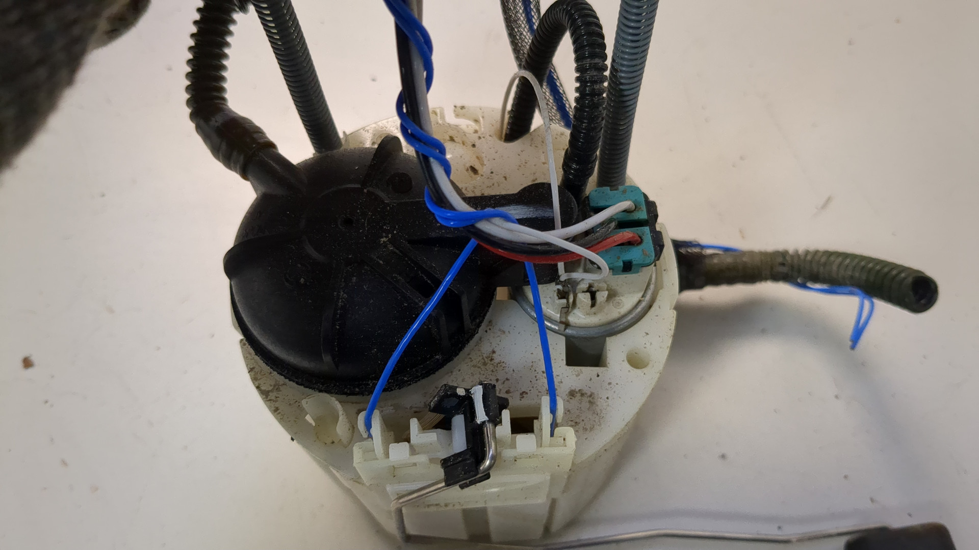 Насос топливный электрический