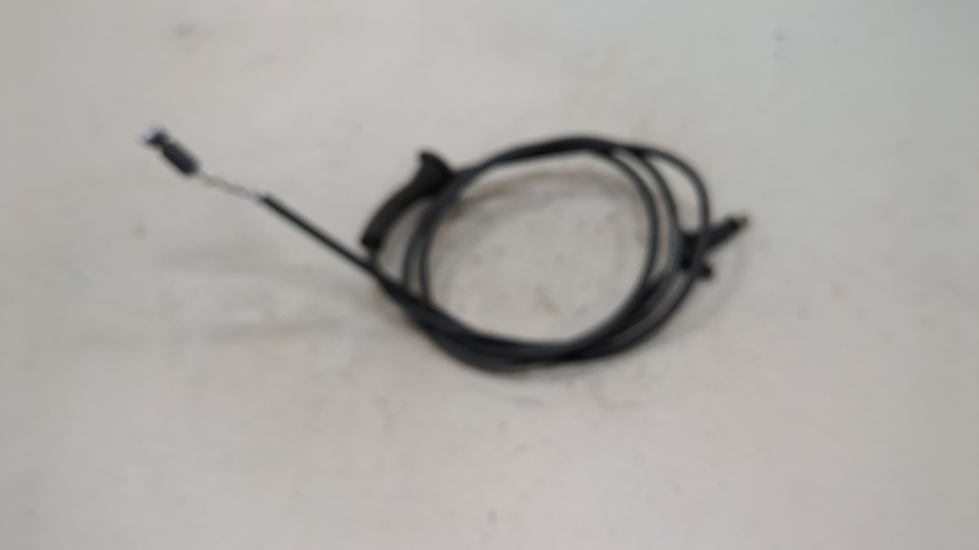 Трос открывания капота