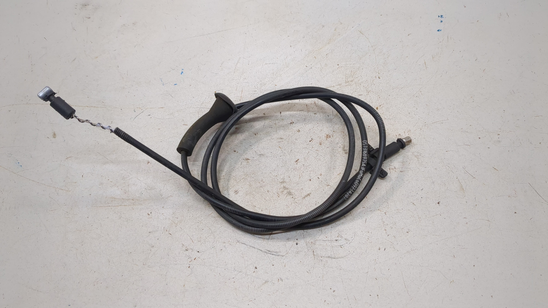 Трос открывания капота