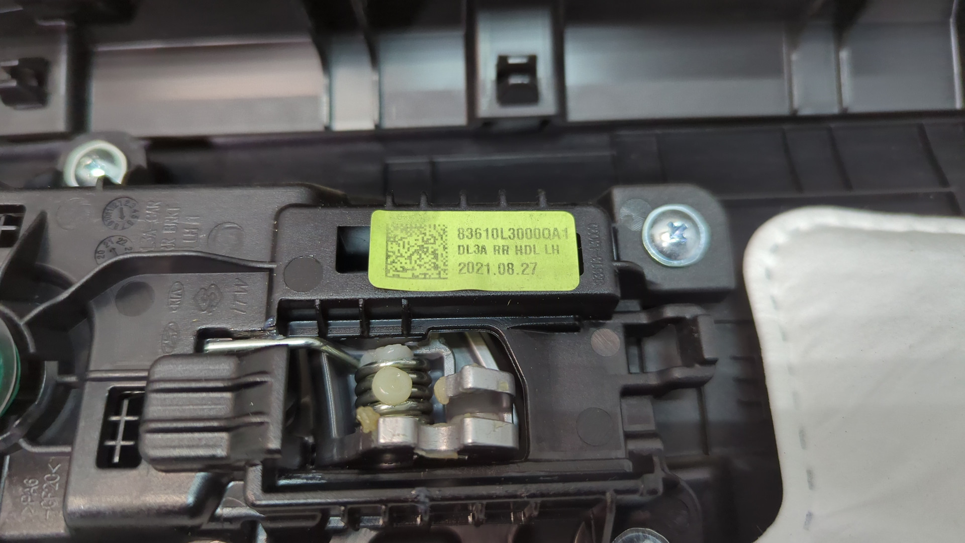 Обшивка двери задней левой