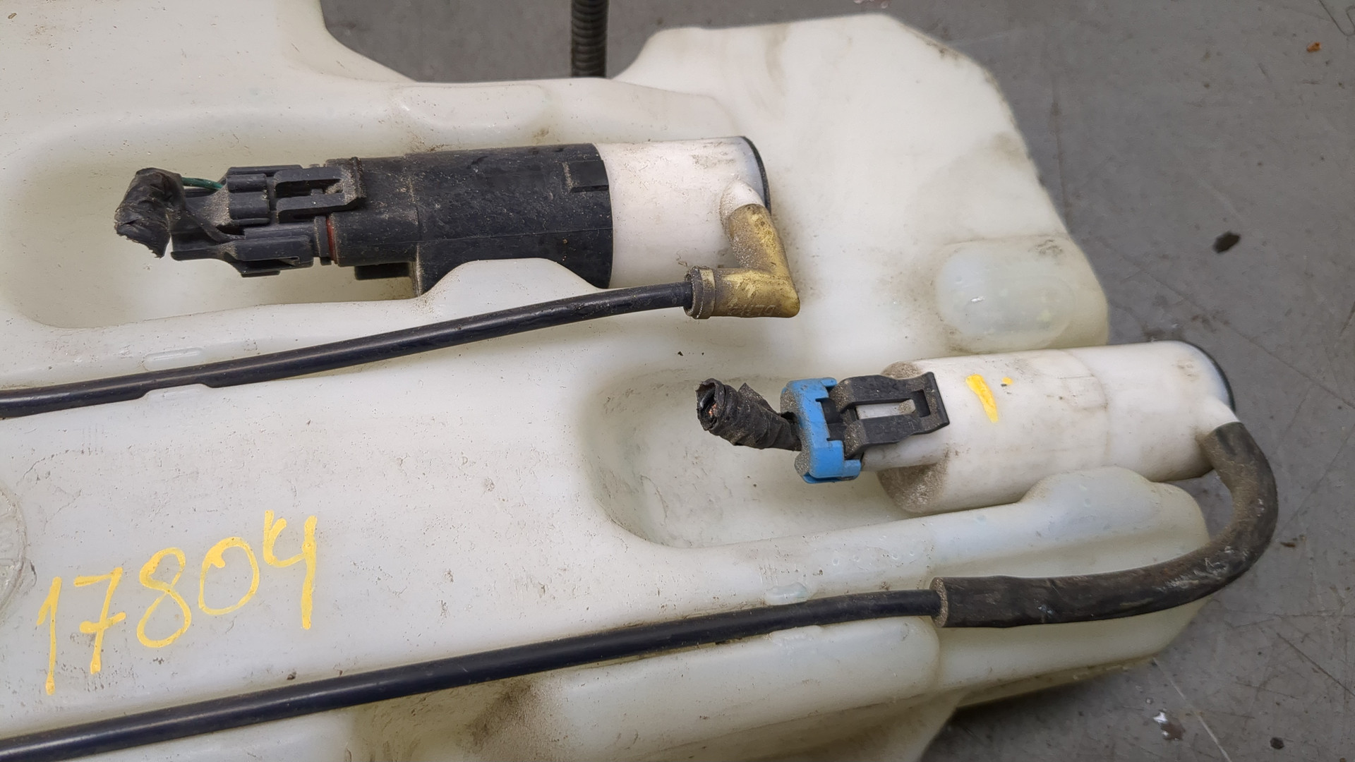 Бачок омывателя лобового стекла