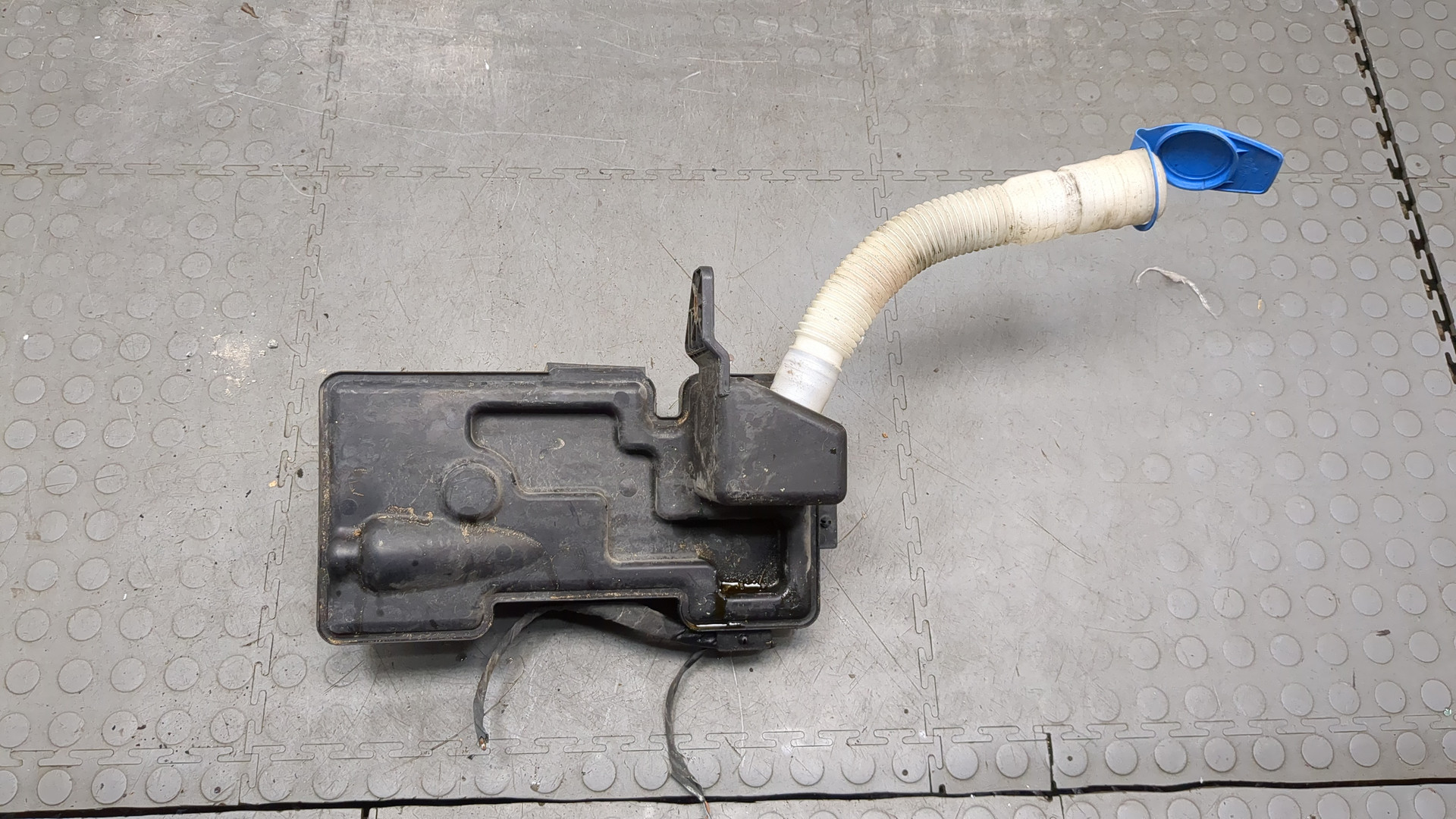 Бачок омывателя лобового стекла