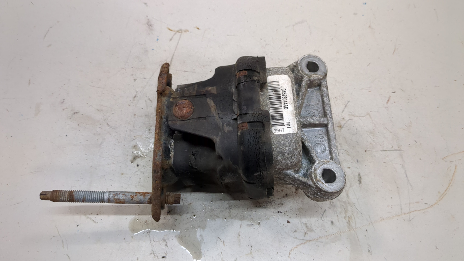 Опора двигателя