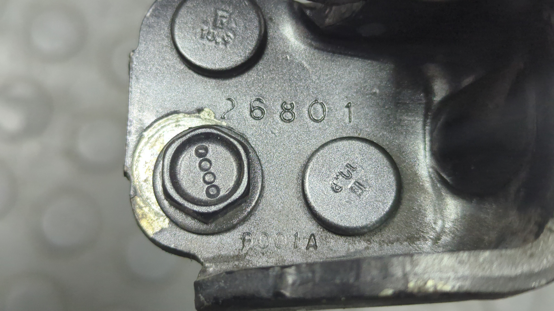 Петля двери