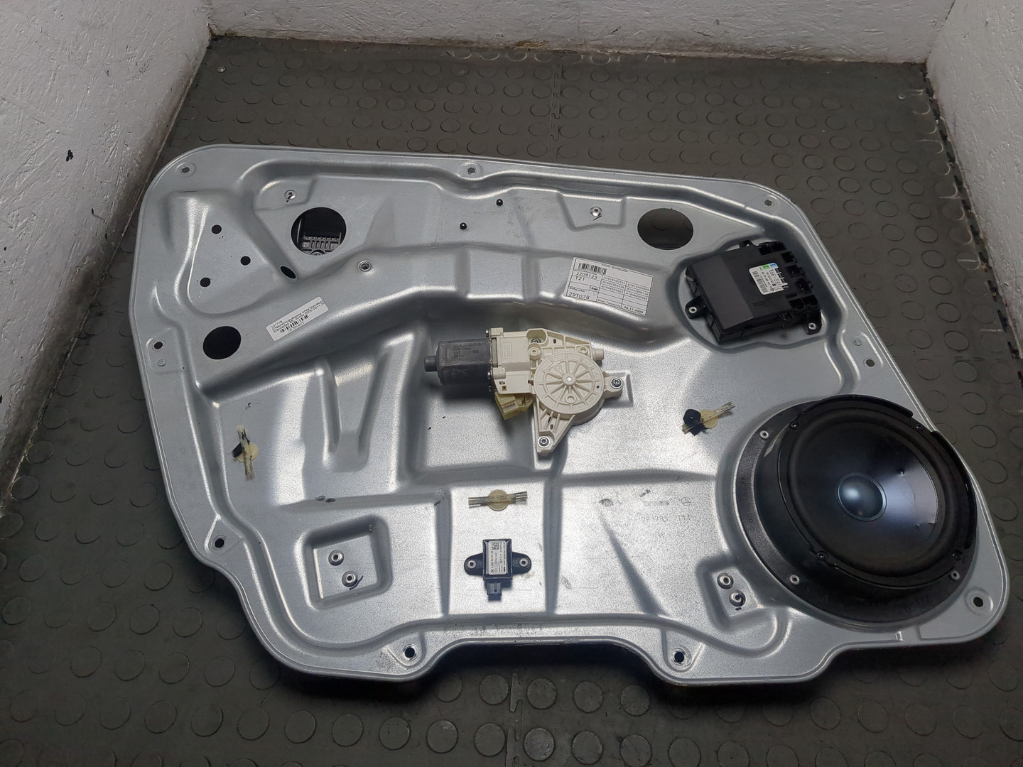 Стеклоподъемник электр. передний левый