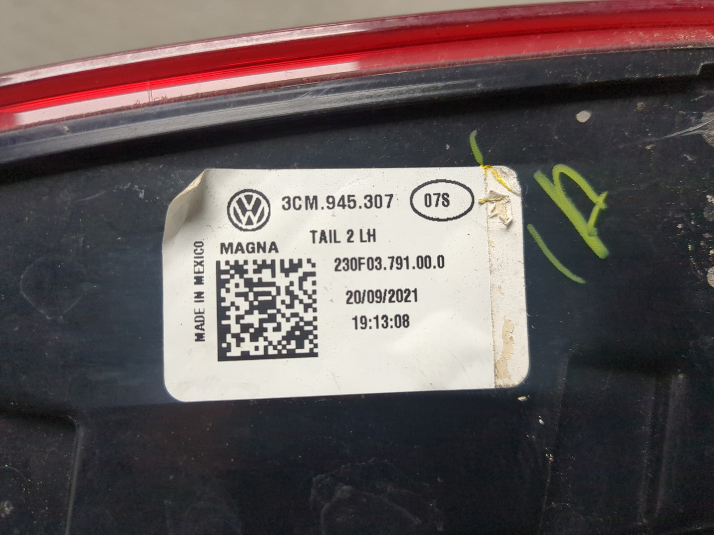 Фонарь задний внутренний левый