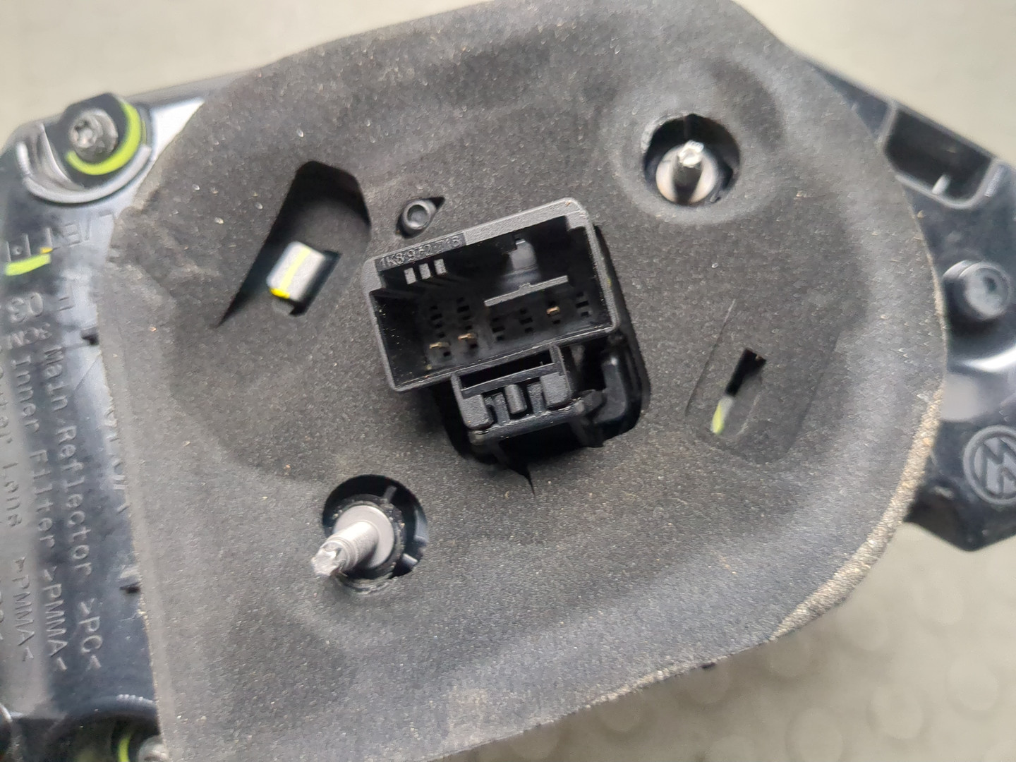 Фонарь задний внутренний левый