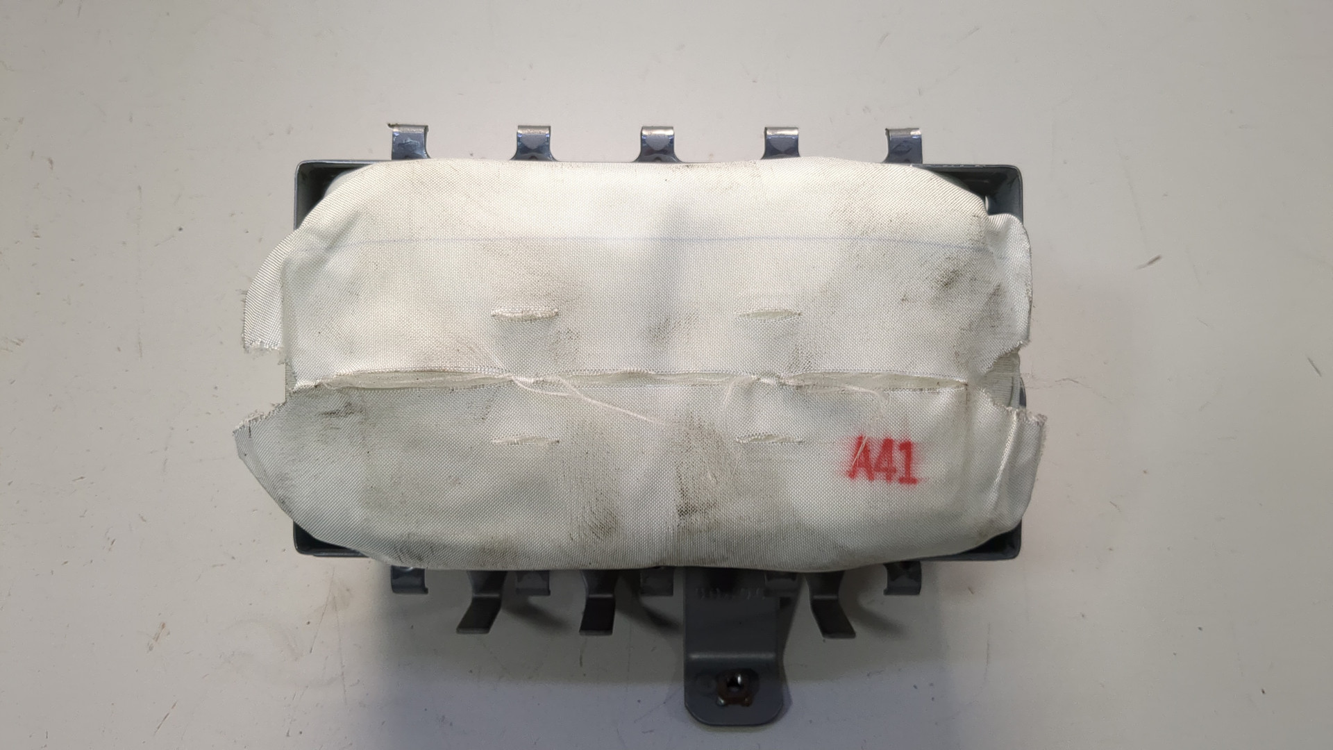 Подушка безопасности пассажирская (в торпедо)