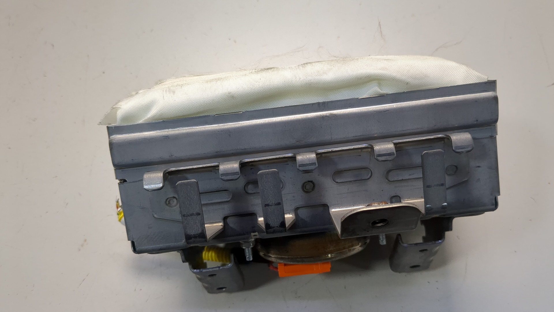 Подушка безопасности пассажирская (в торпедо)