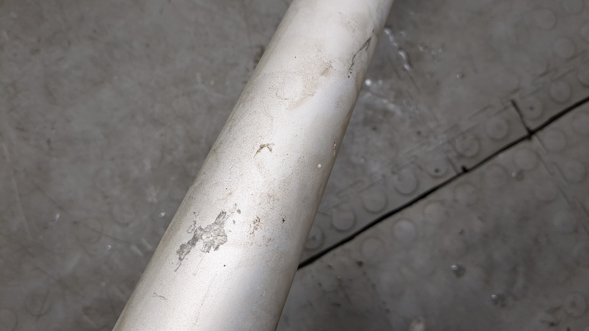 Рейлинг (релинг) правый (планка на крышу)