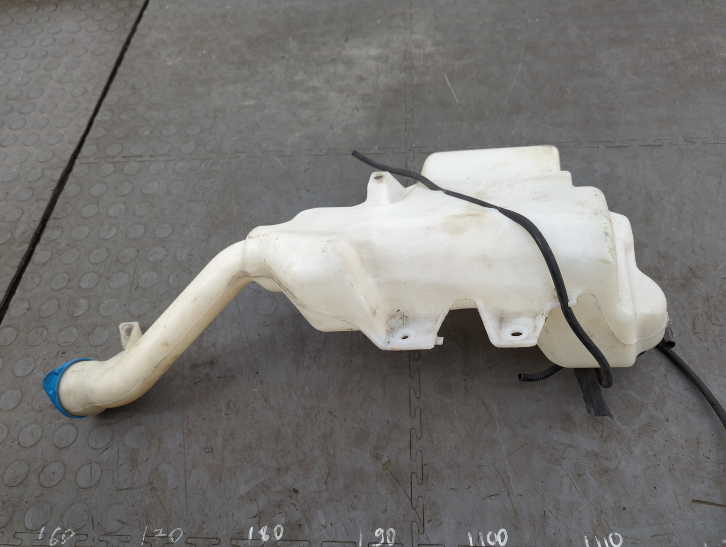 Бачок омывателя лобового стекла