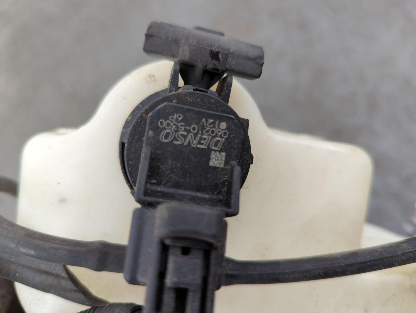 Бачок омывателя лобового стекла