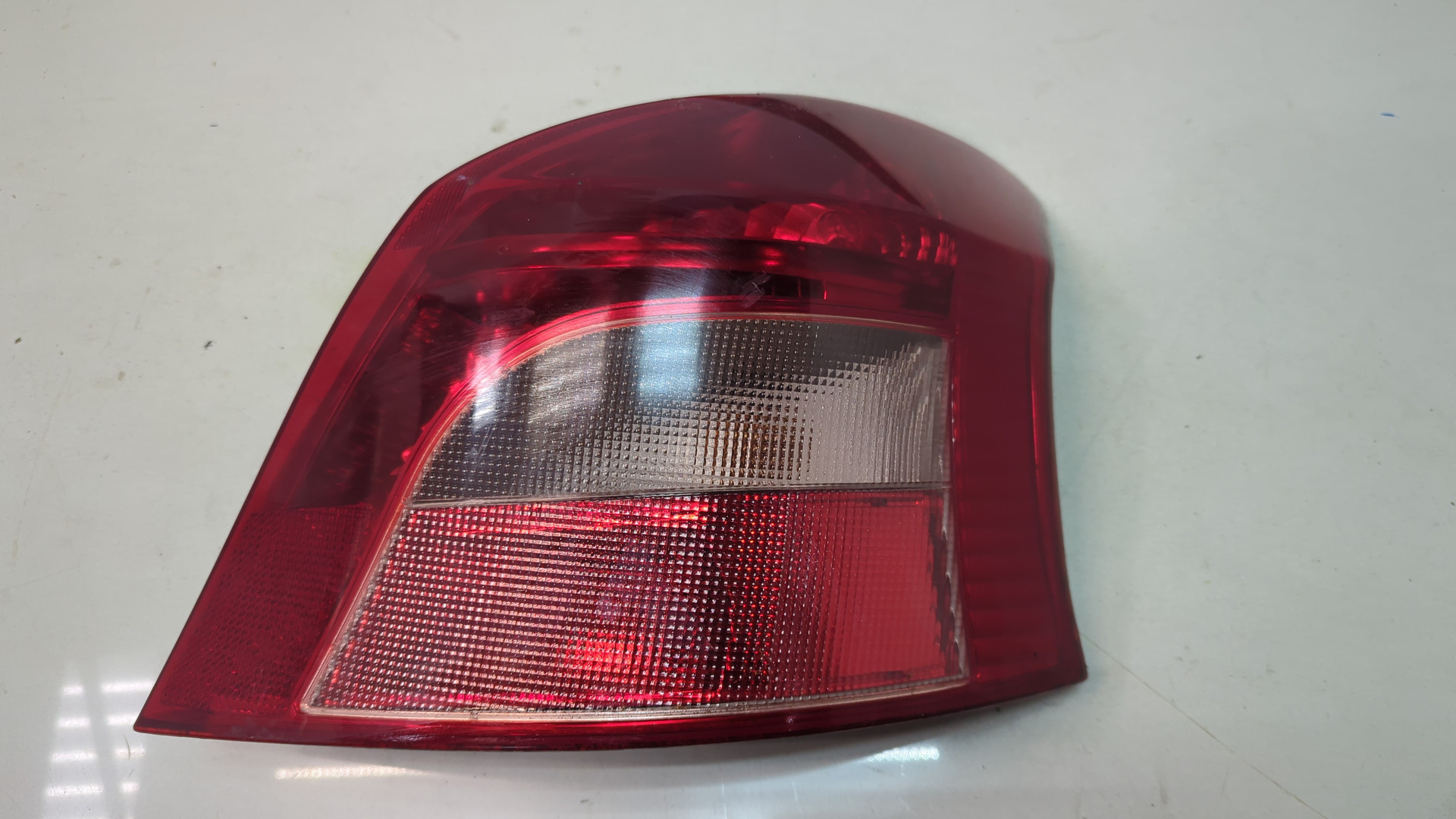 Фонарь задний правый
