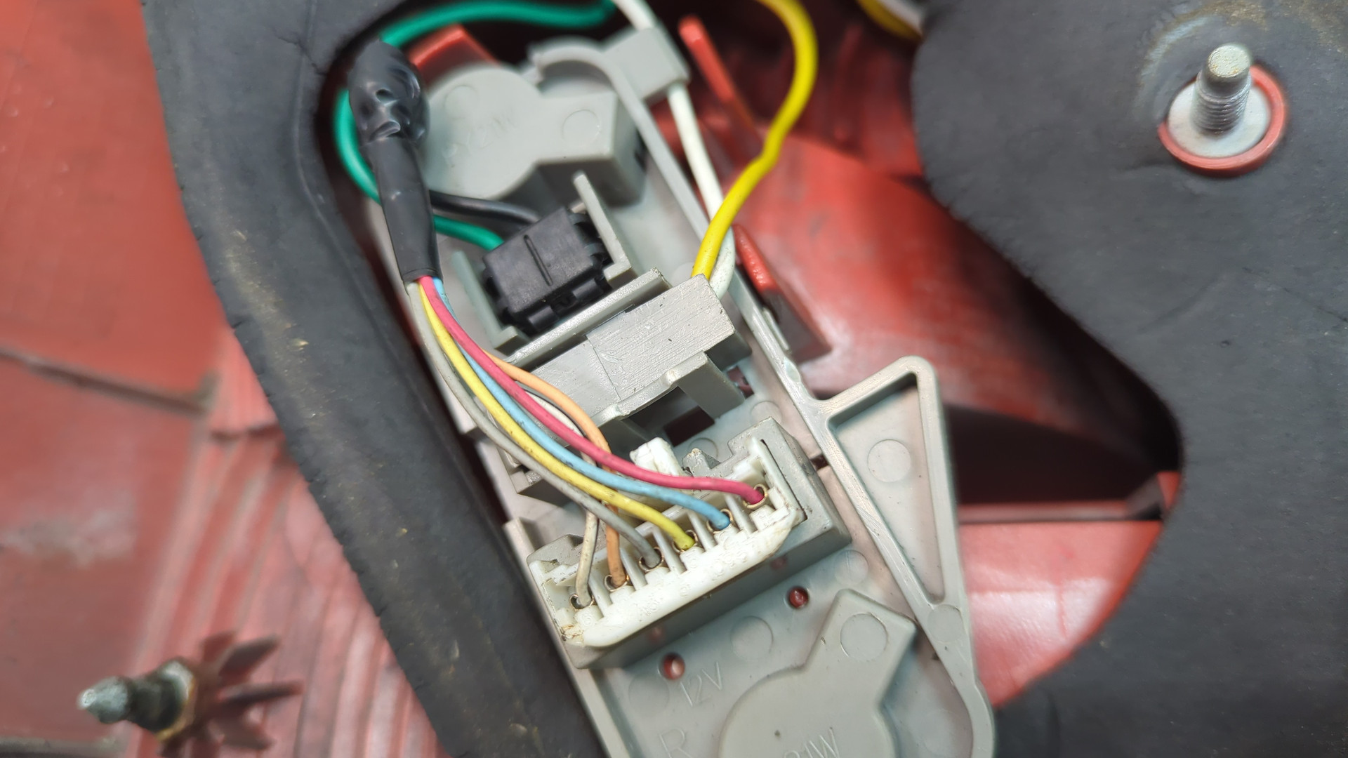 Фонарь задний правый