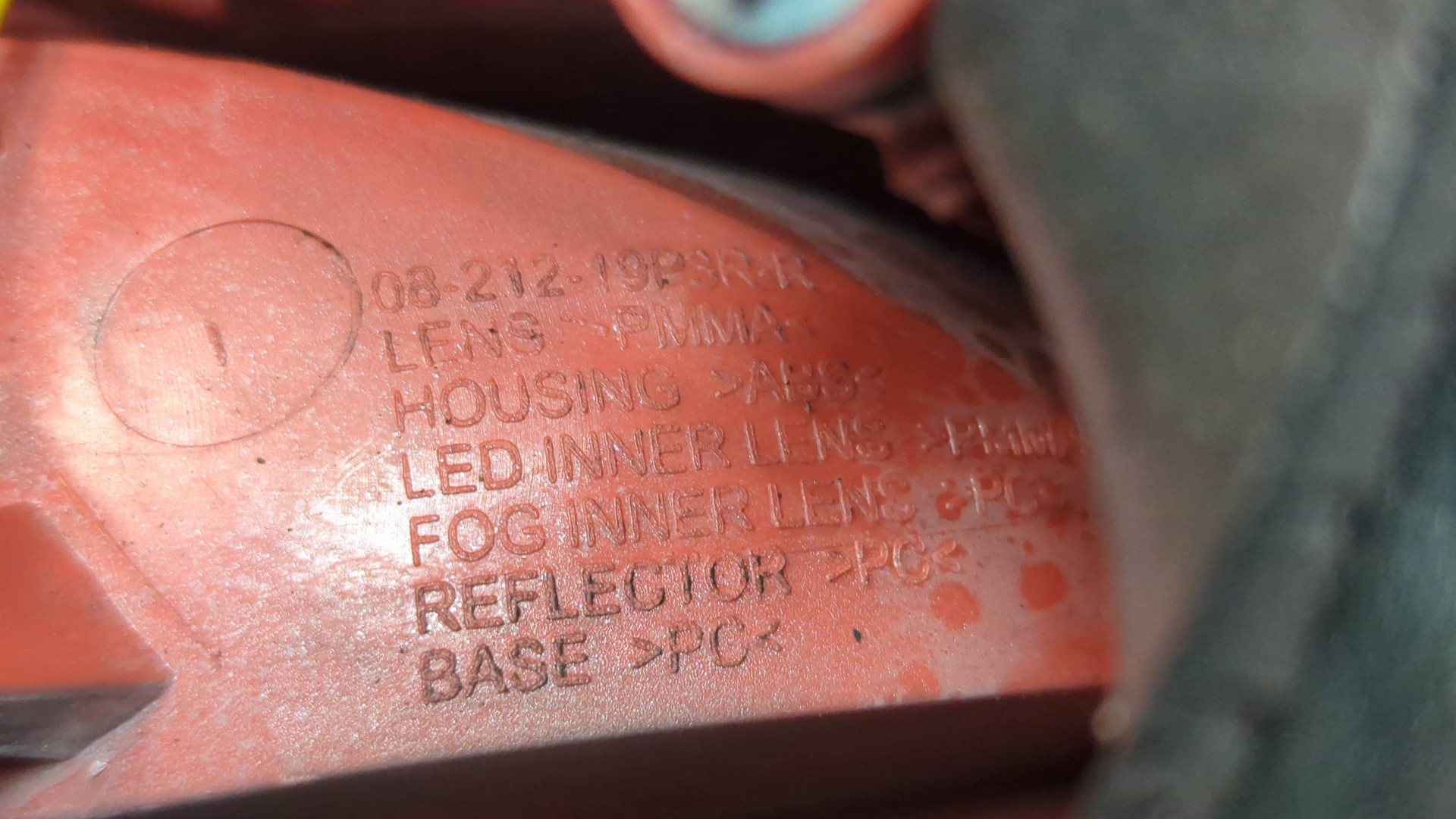 Фонарь задний правый