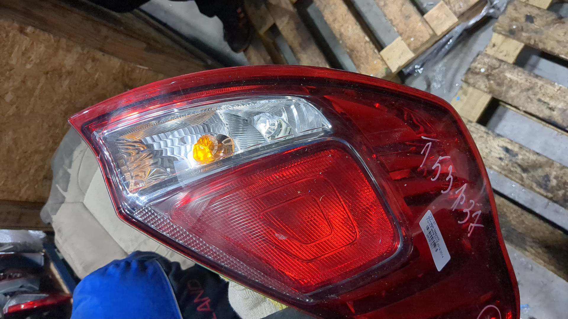 Фонарь задний левый