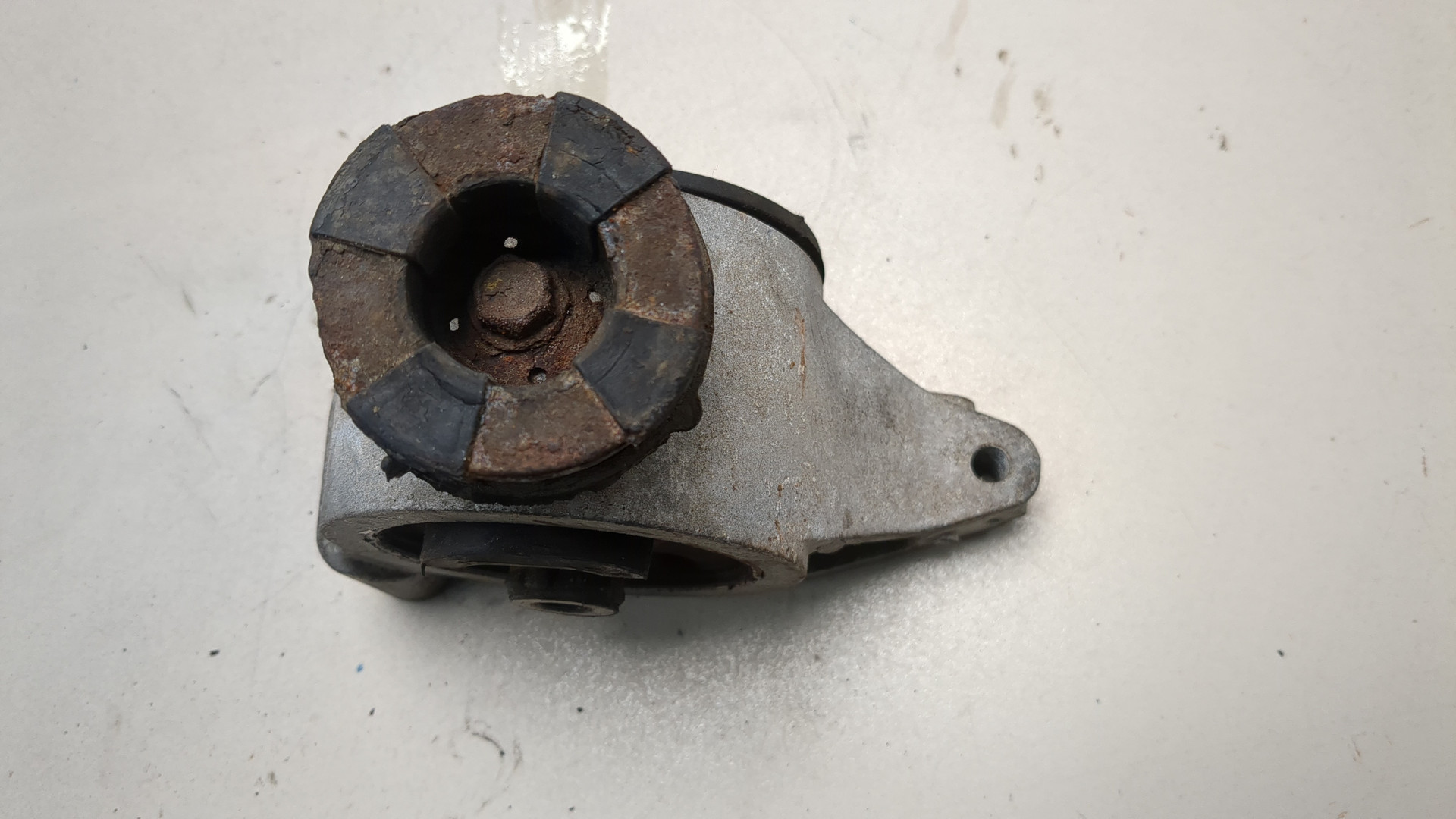 Опора двигателя