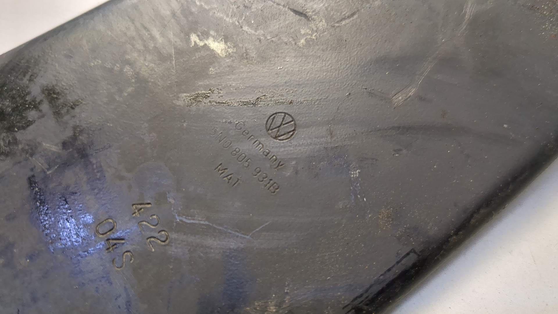 Кронштейн фар левый