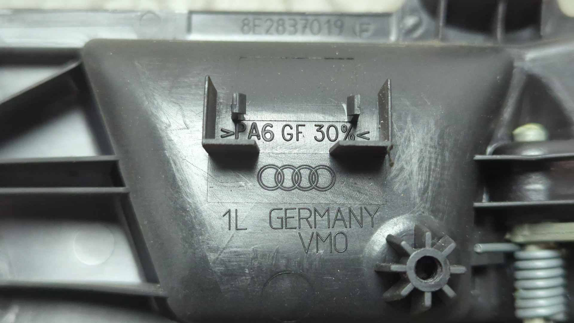 Ручка двери передней внутренняя левая