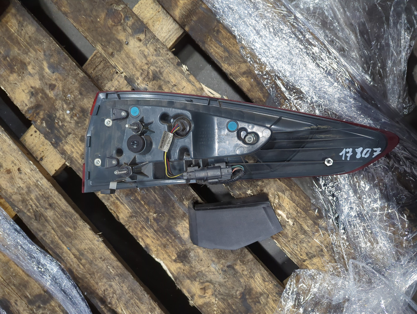 Фонарь задний левый