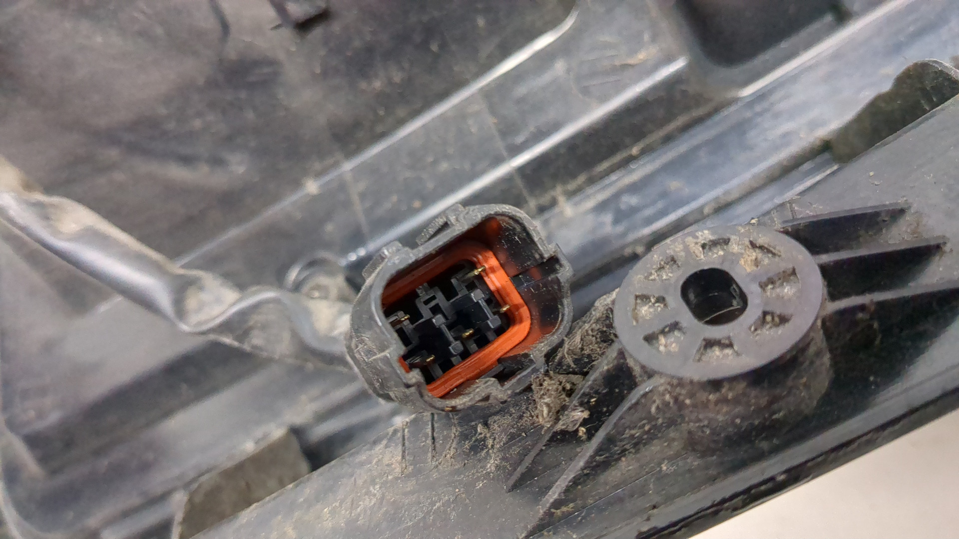 Фонарь задний правый