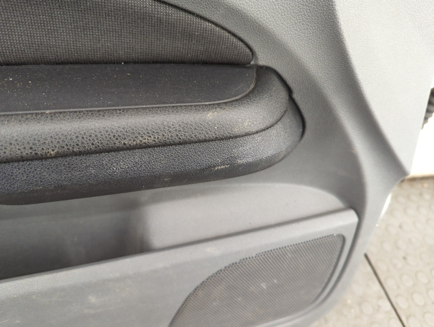 Дверь передняя левая