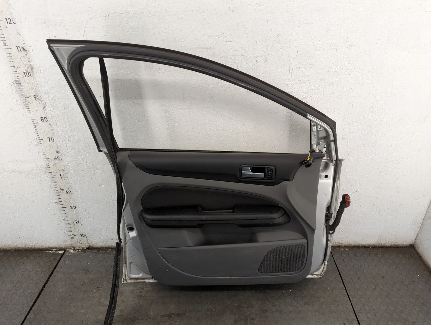 Дверь передняя левая