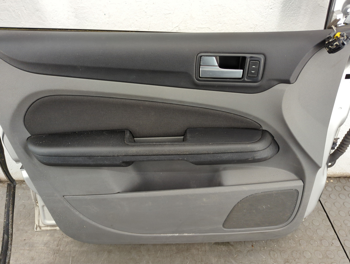 Дверь передняя левая