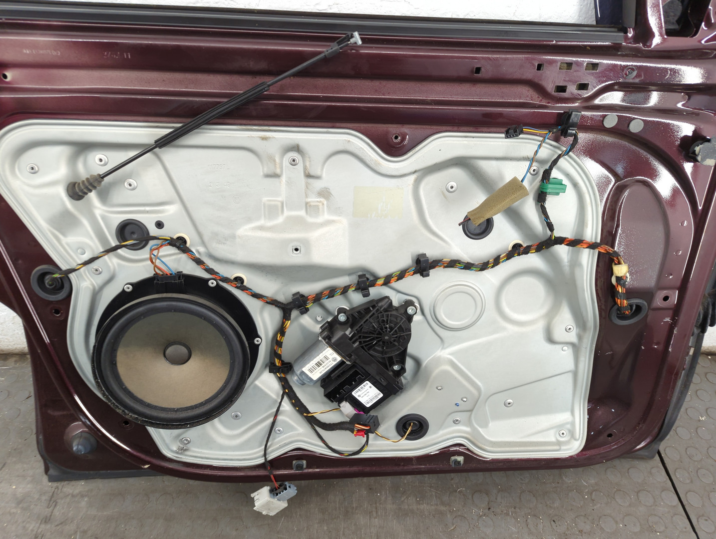 Дверь передняя левая