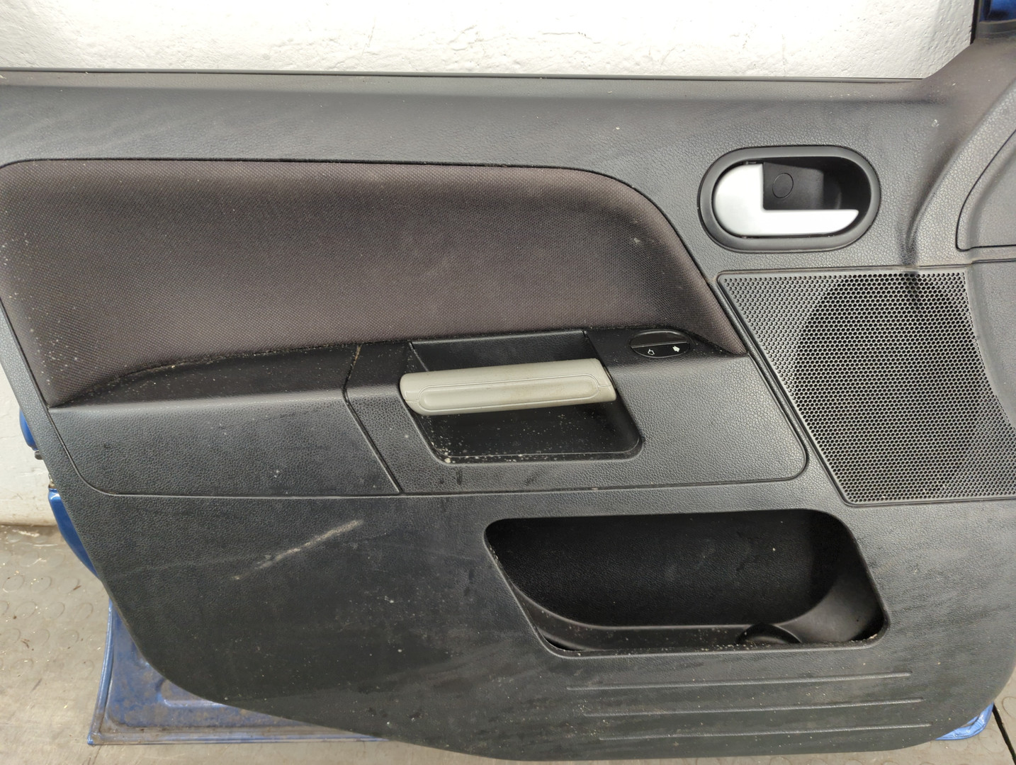 Дверь передняя левая